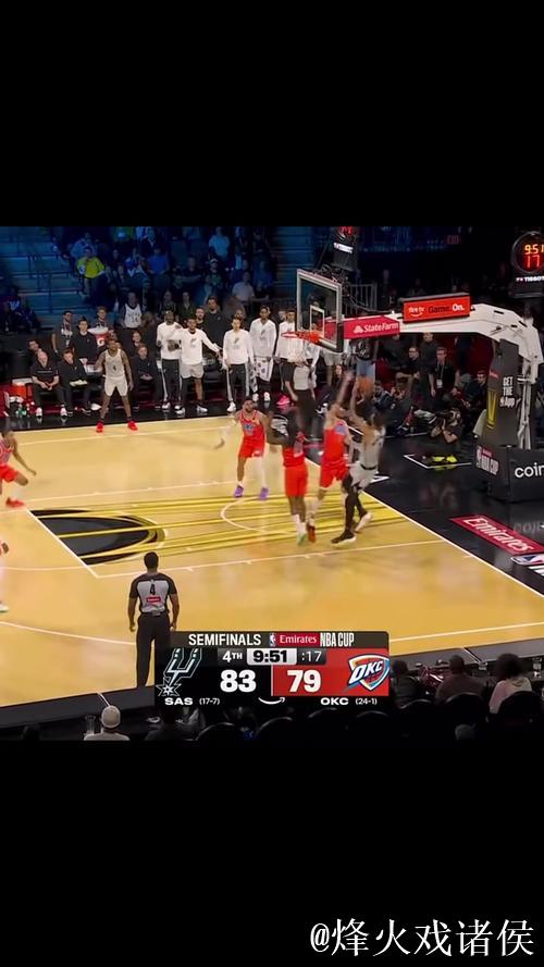 文班亚马右侧落位 转身后仰倒地命中